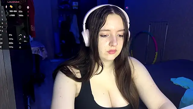 LauretteRagar online show from November 2025 05:24:02 PM