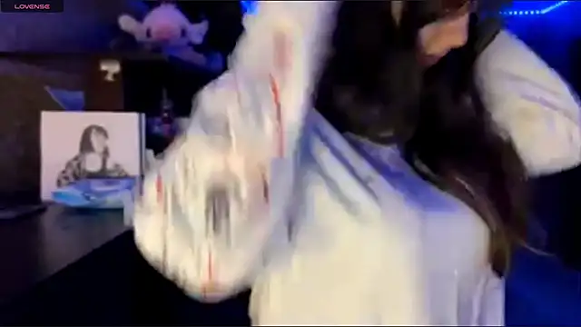 LauretteRagar online show from November 2025 05:14:02 PM