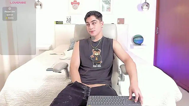 Thiago winteer online show from November 2025 05:41:01 AM