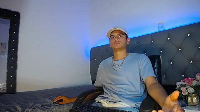 Charlie Cock  online show from November 2025 04:01:02 AM