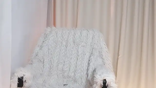 Vessi-babe online show from December 2025 01:16:01 PM