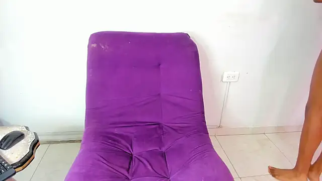 Nini Beyker online show from November 2025 01:11:01 PM