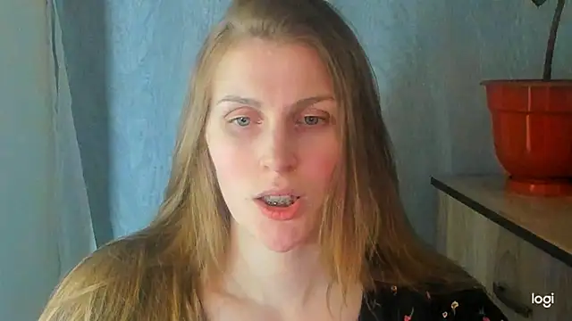 JuliaMuuun online show from May 2026 07:44:02 PM