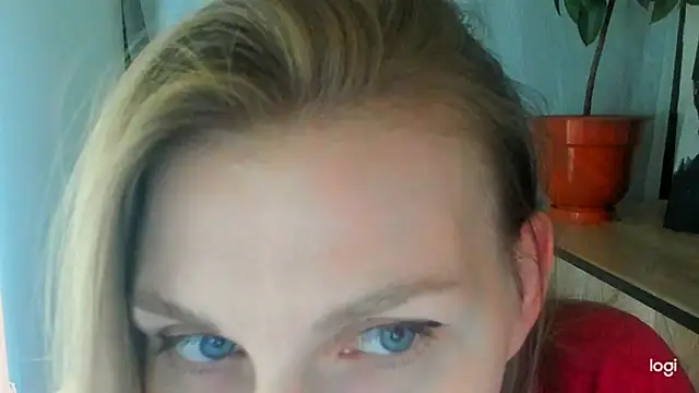JuliaMuuun online show from June 2026 07:49:02 PM