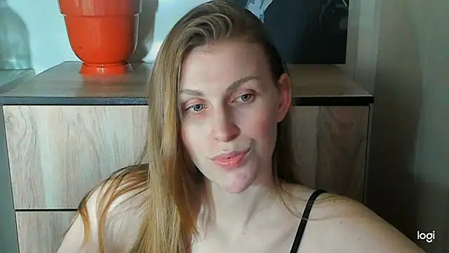 JuliaMuuun online show from July 2026 09:09:02 PM