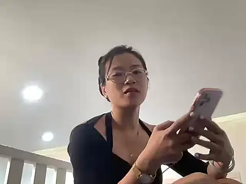 Linh9999- online show from October 2025 08:25:01 AM