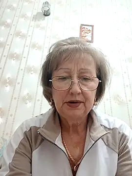 AlikaSwan5821 online show from December 2025 01:28:01 PM