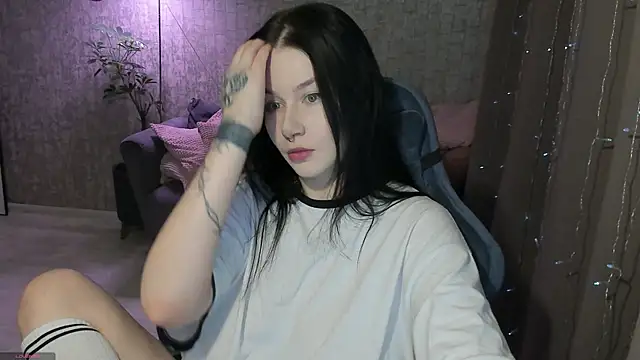 AlinaGreeeen online show from October 2025 01:17:02 AM