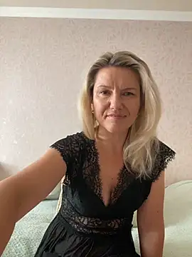 Snapshot of AliceSwan4011 chatting on September 2025 01:44:02 PM AliceSwan4011 online show from September 2025 01:44:02 PM