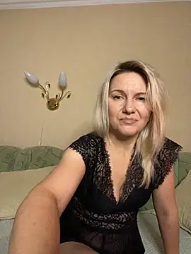 Snapshot of AliceSwan4011 chatting on October 2025 03:53:01 AM AliceSwan4011 online show from October 2025 03:53:01 AM