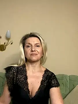 Snapshot of AliceSwan4011 chatting on November 2025 04:19:02 PM AliceSwan4011 online show from November 2025 04:19:02 PM