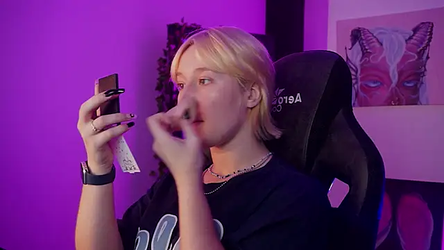 Snapshot of CinBellamy chatting on September 2025 09:00:01 AM CinBellamy online show from September 2025 09:00:01 AM