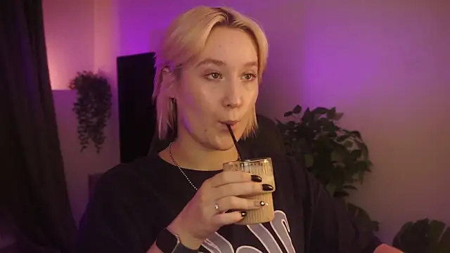 Snapshot of CinBellamy chatting on October 2025 05:48:01 AM CinBellamy online show from October 2025 05:48:01 AM