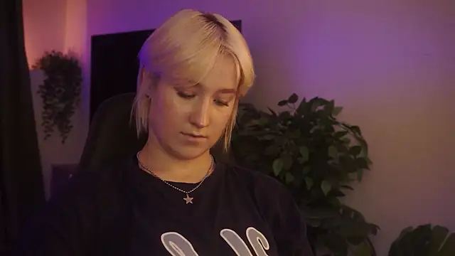 Snapshot of CinBellamy chatting on October 2025 06:00:01 AM CinBellamy online show from October 2025 06:00:01 AM