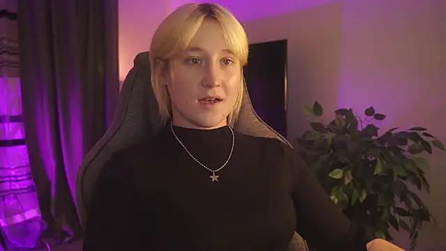 Snapshot of CinBellamy chatting on October 2025 02:39:02 AM CinBellamy online show from October 2025 02:39:02 AM