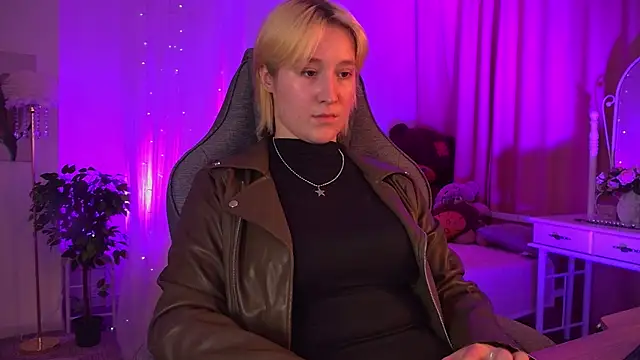 Snapshot of CinBellamy chatting on October 2025 05:53:02 AM CinBellamy online show from October 2025 05:53:02 AM