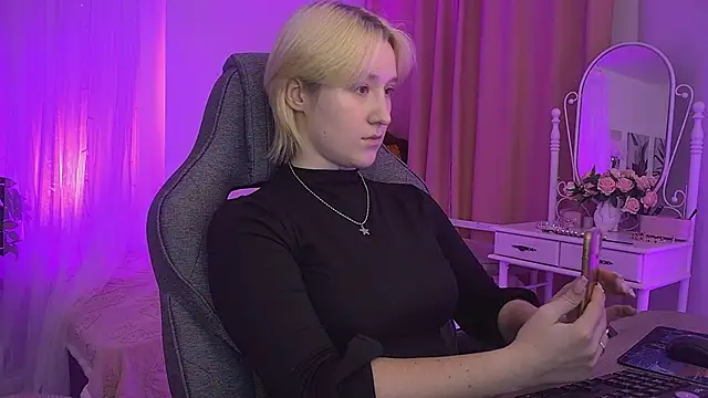 Snapshot of CinBellamy chatting on November 2025 06:27:01 AM CinBellamy online show from November 2025 06:27:01 AM