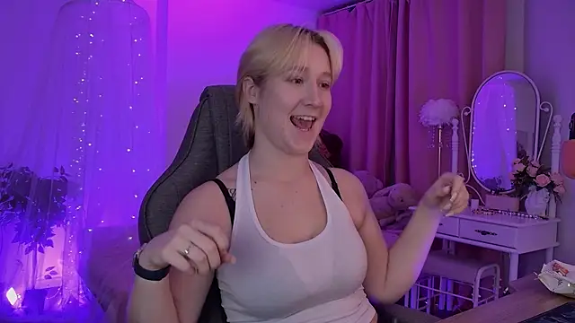 Snapshot of CinBellamy chatting on November 2025 05:07:02 AM CinBellamy online show from November 2025 05:07:02 AM