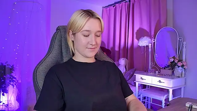 Snapshot of CinBellamy chatting on November 2025 03:07:01 AM CinBellamy online show from November 2025 03:07:01 AM