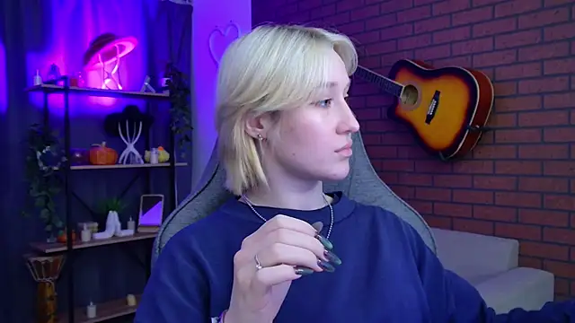 Snapshot of CinBellamy chatting on January 2026 06:27:01 AM CinBellamy online show from January 2026 06:27:01 AM