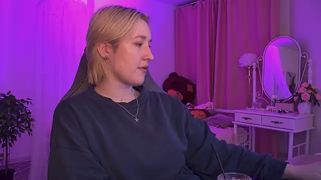 Snapshot of CinBellamy chatting on January 2026 04:39:02 AM CinBellamy online show from January 2026 04:39:02 AM