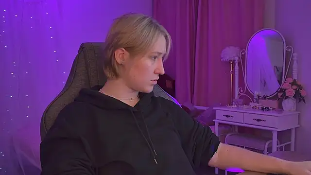 Snapshot of CinBellamy chatting on January 2026 06:08:01 AM CinBellamy online show from January 2026 06:08:01 AM