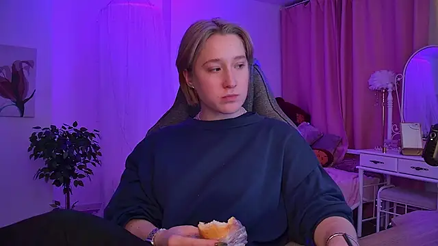 Snapshot of CinBellamy chatting on January 2026 05:33:01 AM CinBellamy online show from January 2026 05:33:01 AM