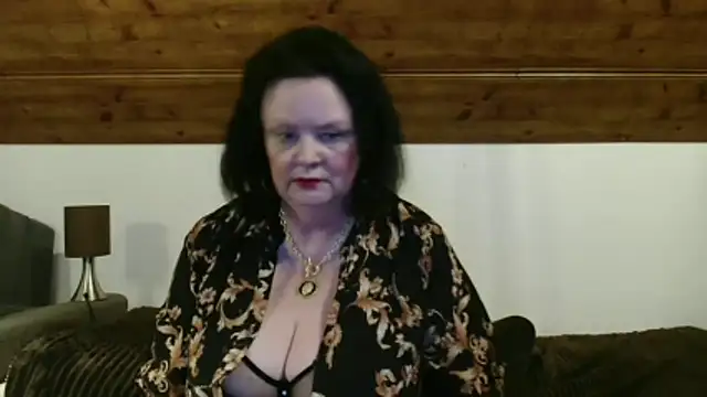 TiffanyMature online show from November 2025 10:32:02 PM