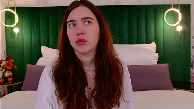 Snapshot of KimberlyBond chatting on September 2025 03:05:01 PM KimberlyBond online show from September 2025 03:05:01 PM