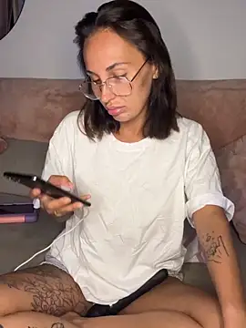 Snapshot of Rosieredxox chatting on May 2026 07:11:01 PM Rosieredxox online show from May 2026 07:11:01 PM