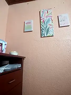 Mia-Glow online show from November 2025 12:27:01 PM