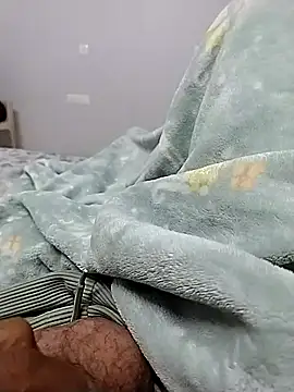 Snapshot of Desiandaz chatting on November 2025 03:50:01 PM Desiandaz online show from November 2025 03:50:01 PM