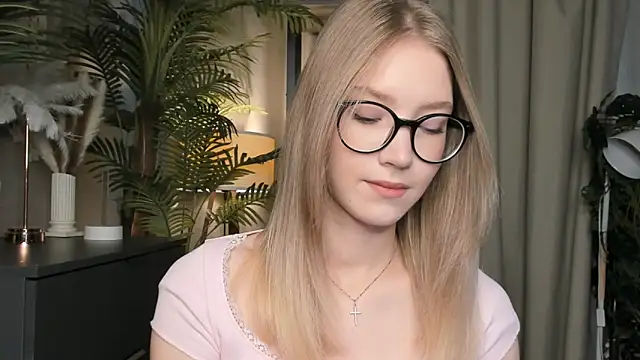 Snapshot of ChinBonnell chatting on November 2025 05:41:02 AM ChinBonnell online show from November 2025 05:41:02 AM