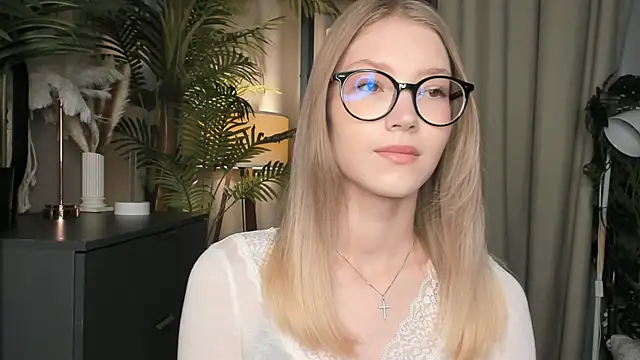 Snapshot of ChinBonnell chatting on November 2025 05:40:02 AM ChinBonnell online show from November 2025 05:40:02 AM