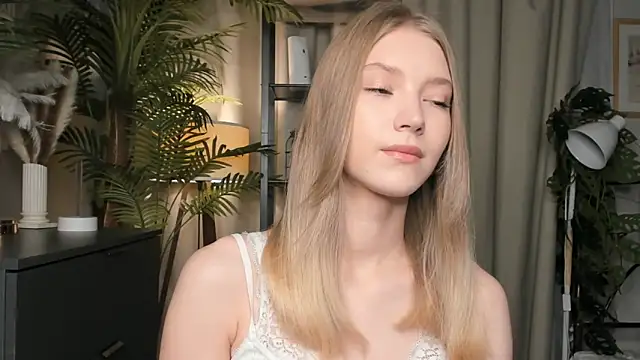 Snapshot of ChinBonnell chatting on November 2025 05:41:02 AM ChinBonnell online show from November 2025 05:41:02 AM