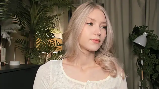 Snapshot of ChinBonnell chatting on December 2025 05:48:01 AM ChinBonnell online show from December 2025 05:48:01 AM