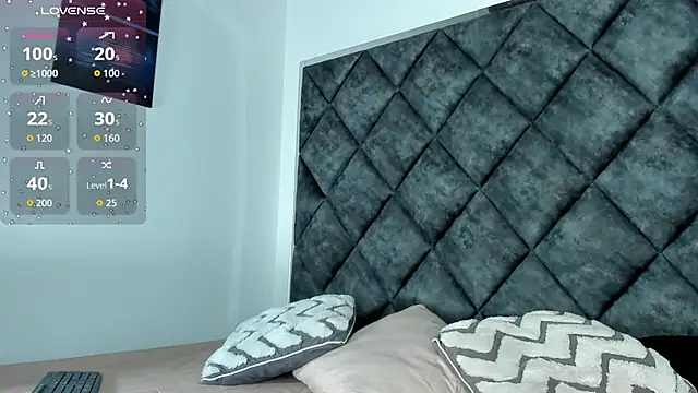 OwenStonne  online show from November 2025 12:16:02 PM