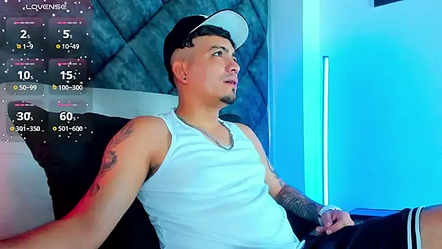 OwenStonne  online show from December 2025 01:05:02 PM