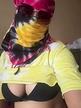 Snapshot of crazy111girl chatting on February 2026 07:34:01 AM crazy111girl online show from February 2026 07:34:01 AM