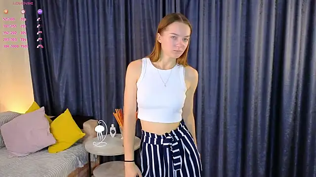 Snapshot of LouisaChaobal chatting on November 2025 02:11:02 AM LouisaChaobal online show from November 2025 02:11:02 AM