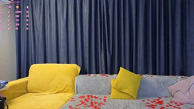 Snapshot of LouisaChaobal chatting on November 2025 01:44:01 AM LouisaChaobal online show from November 2025 01:44:01 AM