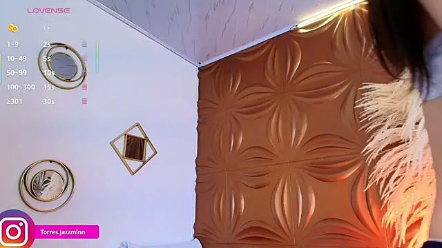 Jazmintorress online show from September 2025 07:30:02 PM