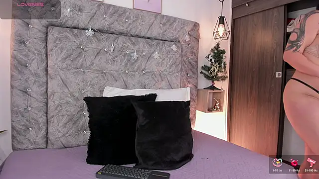 Seraphyne666 online show from December 2025 07:22:01 PM