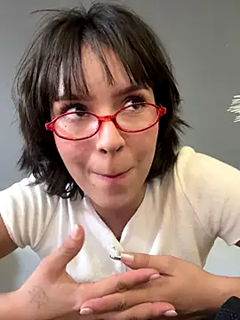 Adry Bach  online show from September 2025 09:25:02 PM