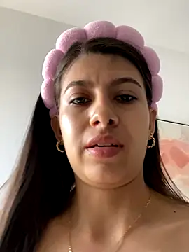 Lenapink19 online show from October 2025 06:42:01 PM