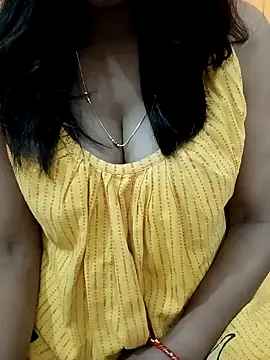 Snapshot of Hot-Risa chatting on December 2025 03:06:01 PM Hot-Risa online show from December 2025 03:06:01 PM