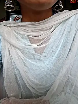 Snapshot of Telugu___Sexygirl___Naidu chatting on April 2026 03:53:01 AM Telugu Sexygirl Naidu online show from April 2026 03:53:01 AM