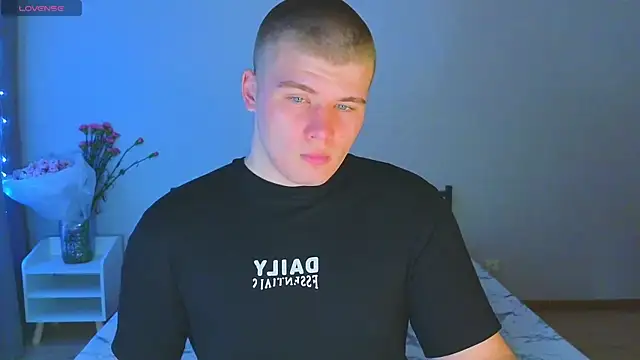 kittenmurr online show from November 2025 07:13:01 PM