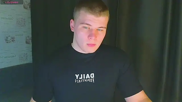 kittenmurr online show from November 2025 07:56:02 PM