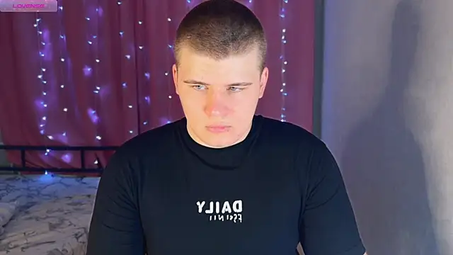 kittenmurr online show from April 2026 10:44:02 PM